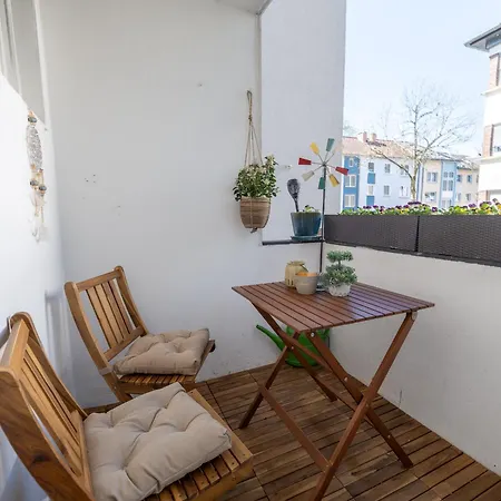 Apartmán 56qm Erdgeschoss-wohnung Zentral In Ehrenfeld Mit Balkon - Friederika Ii